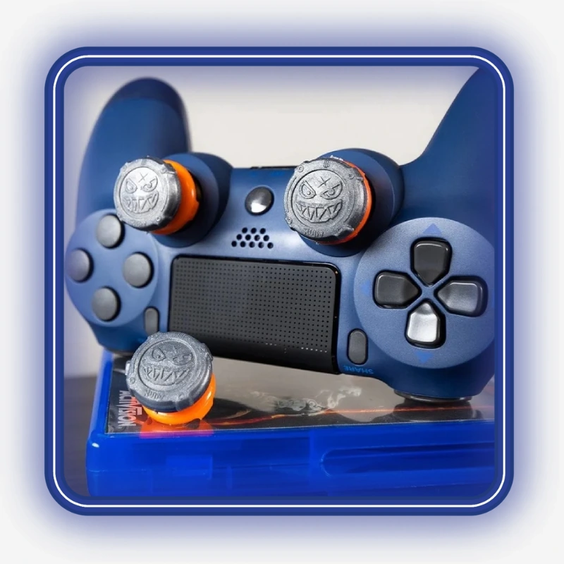 روکش آنالوگ KontrolFreek Black Ops 4 نصب شده روی دسته PS5