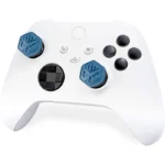 روکش آنالوگ KontrolFreek Modern Warfare Mid-Rise نصب‌شده روی دسته Xbox