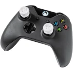 روکش آنالوگ KontrolFreek Phantom نصب‌شده روی دسته Xbox