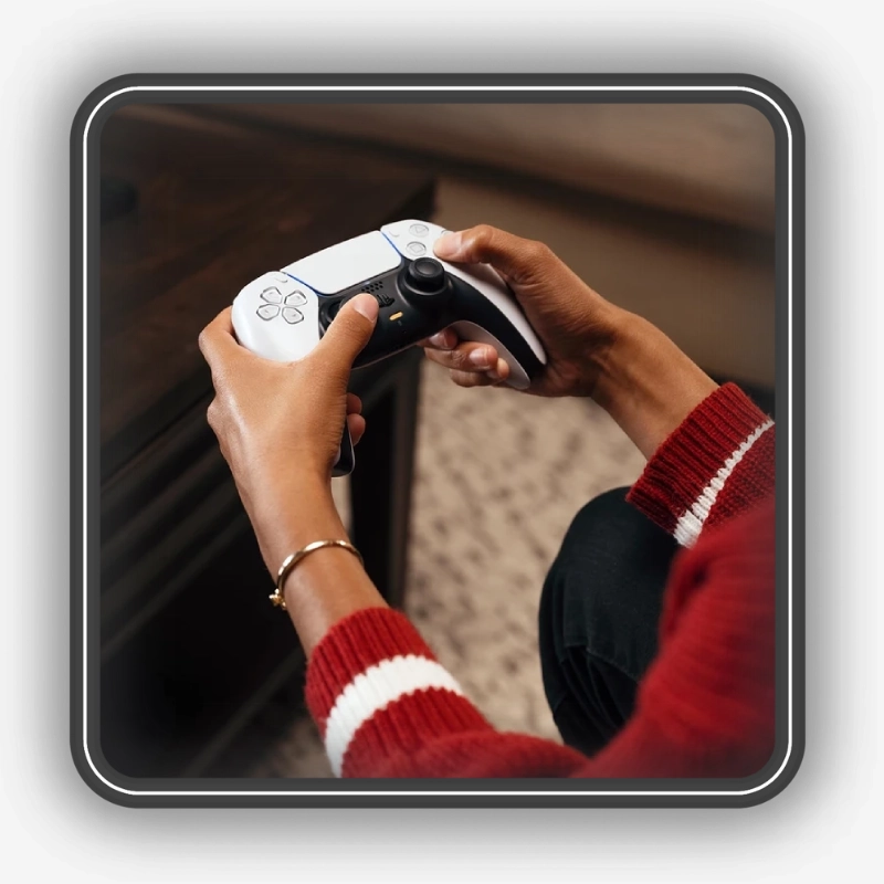 نمایش استفاده از کنترلر کنسول سونی مدل PlayStation 5 Slim Digital CFI-2016