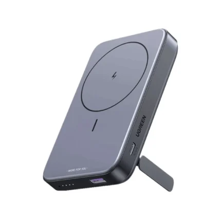 نمایش طراحی پاوربانک UGREEN PB206 با پایه تاشو