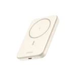 نمایش طراحی باریک پاوربانک UGREEN PB560