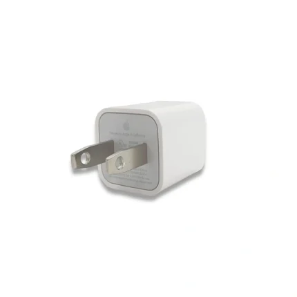 نمایش دوشاخه و بدنه شارژر دیواری مدل IPHONE